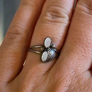 VINTAGE Multi-Stone Mother of Pearl Ring - Size5.2